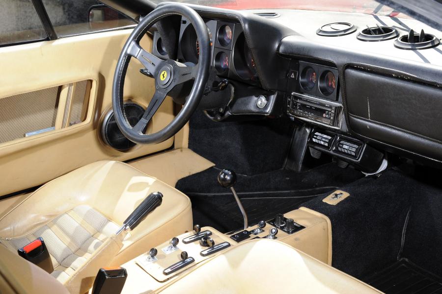  Ferrari 512 BBi 1982 года  (фото 12 из 14)